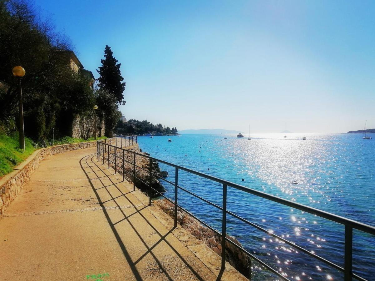 Apartment Layla - Intermezzo With Sea View In Center Of 拉巴克 外观 照片